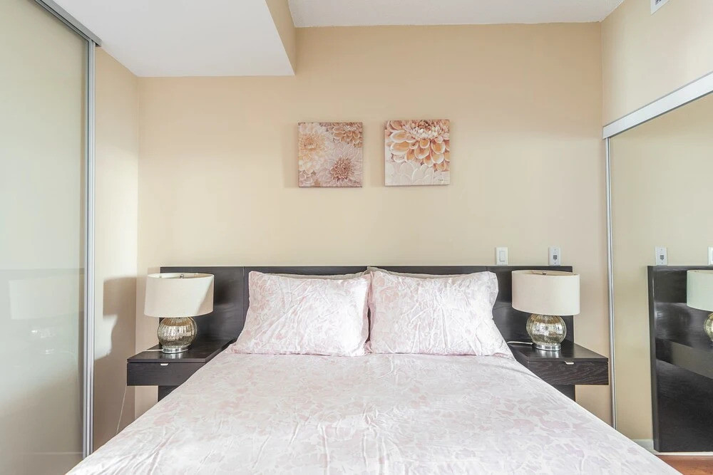 Sky View Suites - Maple Leaf Square