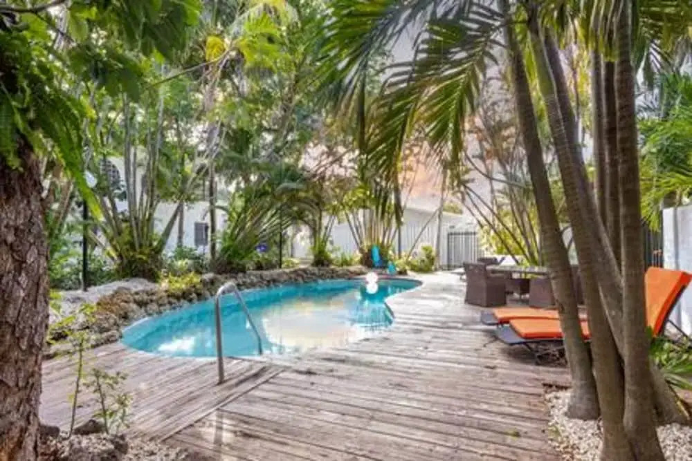 1720 Wa Kee 2A Luxurious 4BR 3BA Retreat in Coconut Grove w Pool