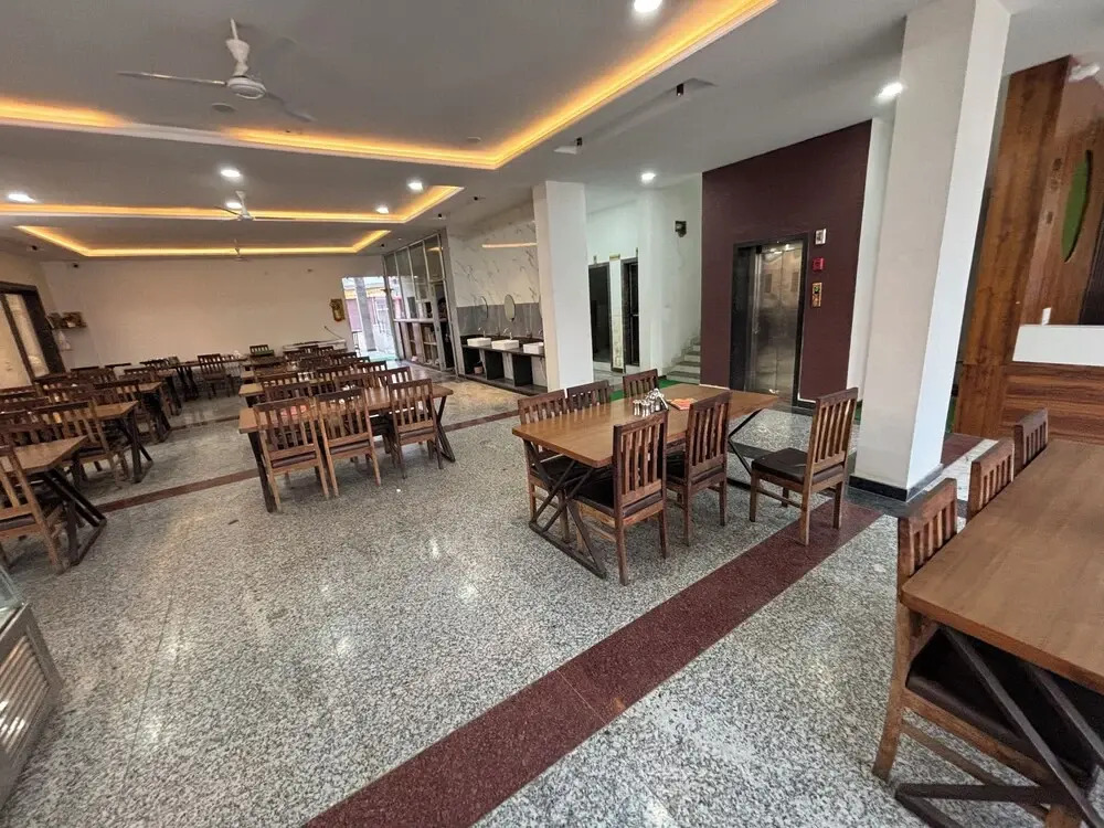 Hotel Ishwar Palace