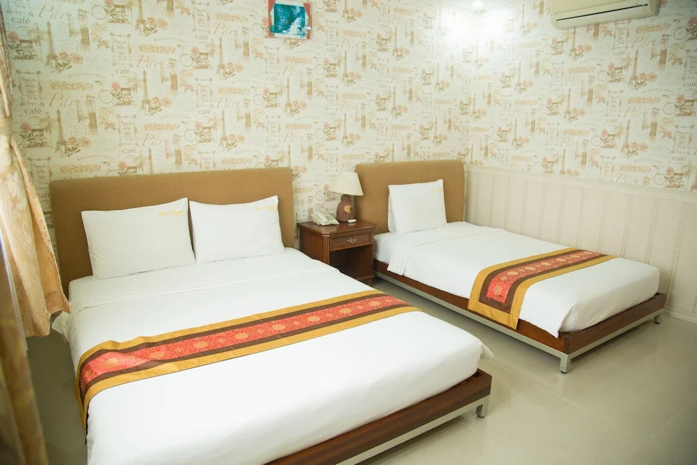 Golden Plus Hotel
