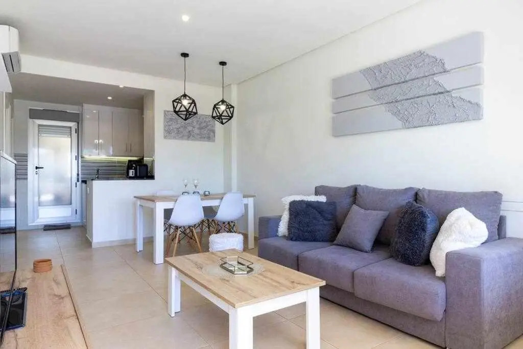 PINK GARDEN-Bungalow con piscina.Free Parking