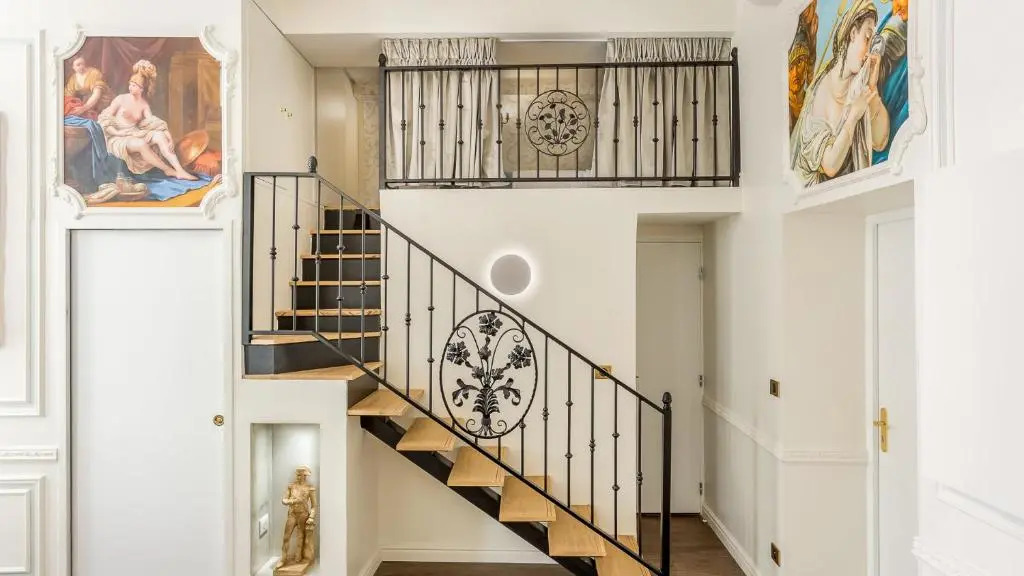 Luxury 3 Bedroom 2 Bathroom Palace Apartment - AC - Louvre