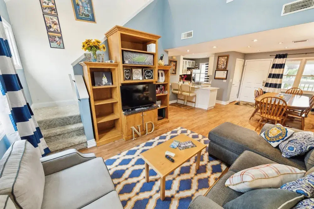 Stylish Notre Dame Condo Sleeps 6 2 Bedroom Condo