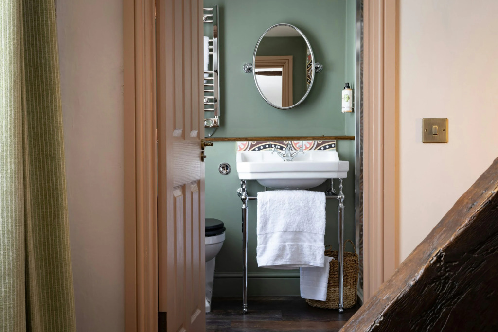 The White Hart - A Heartwood Inn