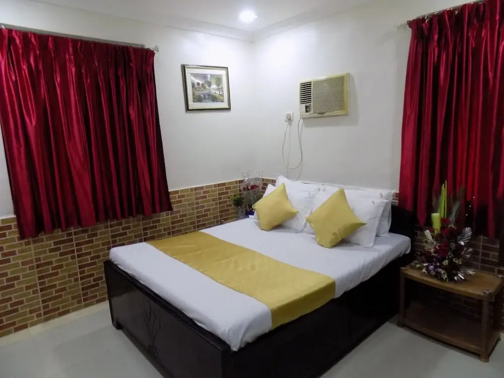 Hotel Ruyale Inn