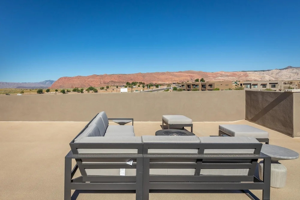 Modern Ledges