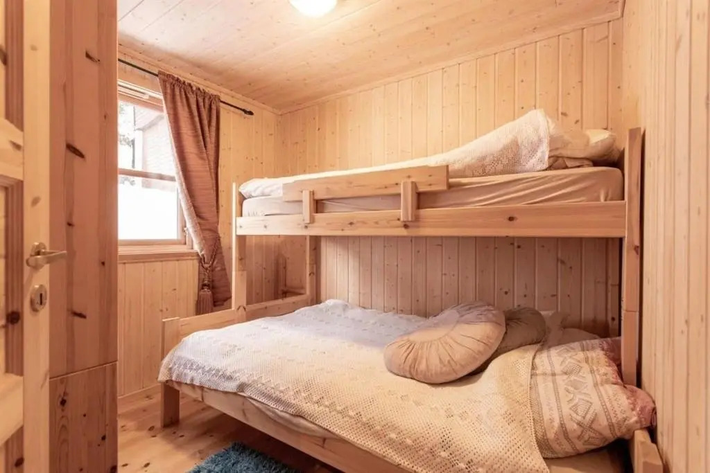 Cabin in Hodlekve with 5 bedrooms & hot tub.