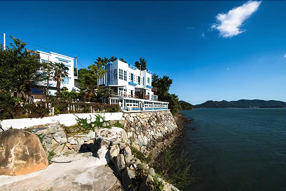 Yeosu White Village Pension