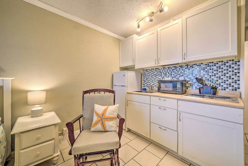 Beachfront PCB Studio: Pool, Patio & Deck Access!