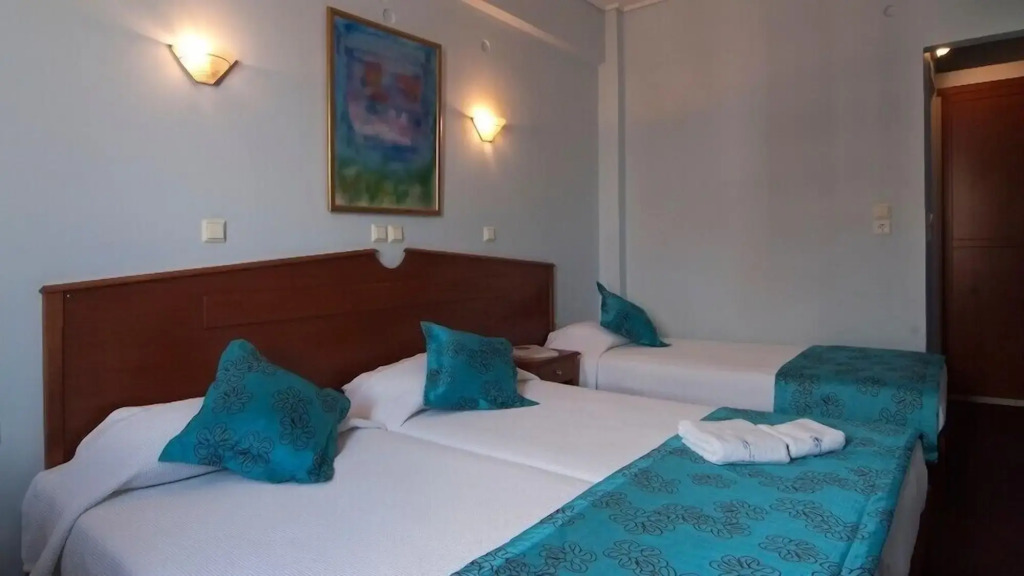 Triton Hotel Piraeus