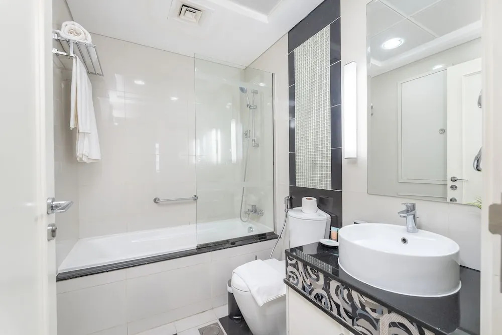 Luxury Three Bedroom in Damac Maison Near Dubai Mall by Sojo Stay