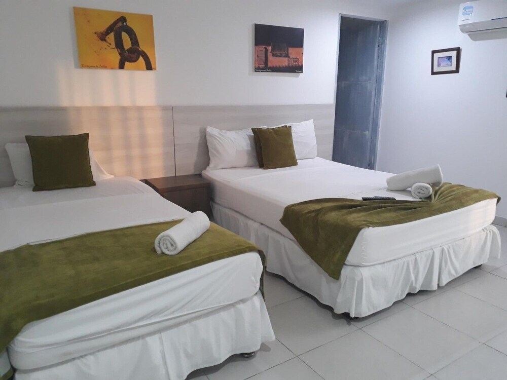 Mintaka Hotel + Lounge