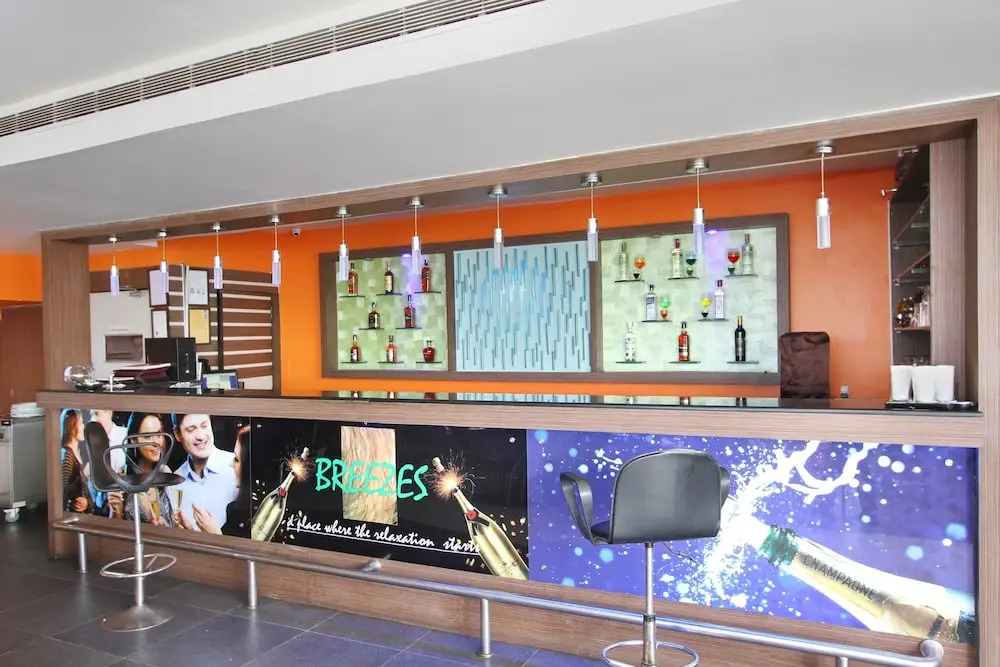 OYO 4452 Hotel Pigeon International