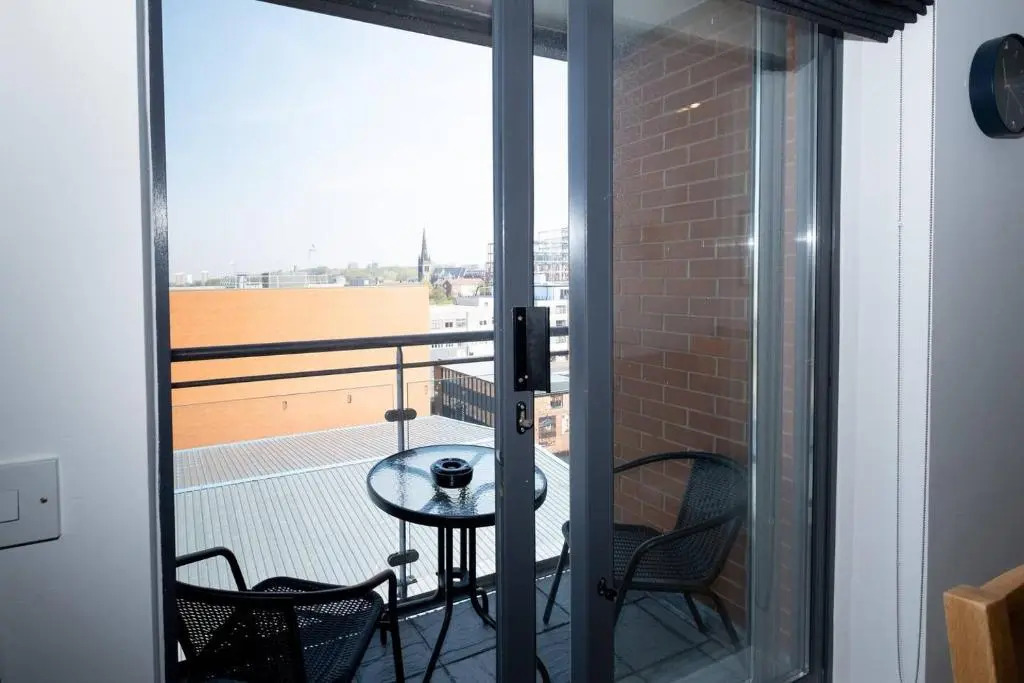 Air Host and Stay - Liverpool The Atrium sleeps 6 great value