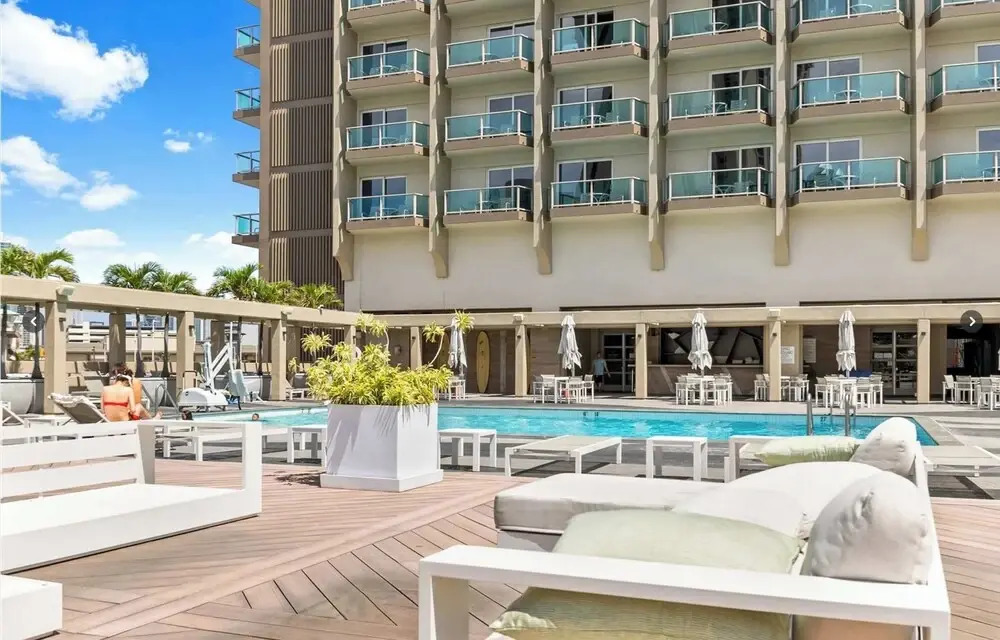 Top Floor Studio With Balcony & Views 3528