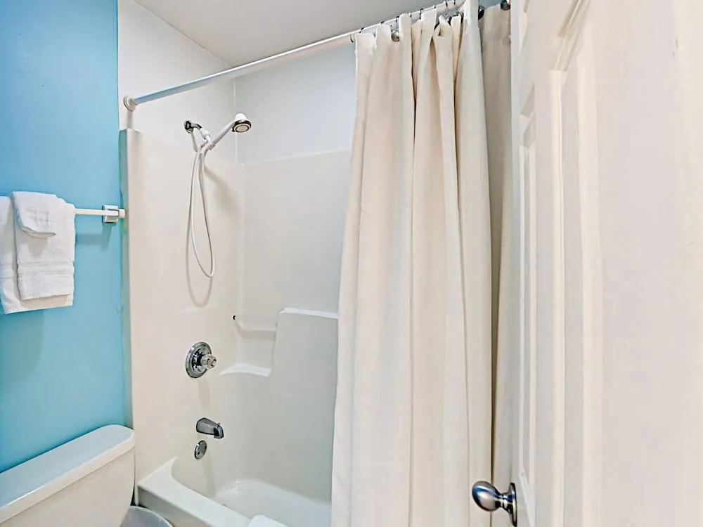 Gulf Shores Condo Ideal for Snowbirds by RedAwning