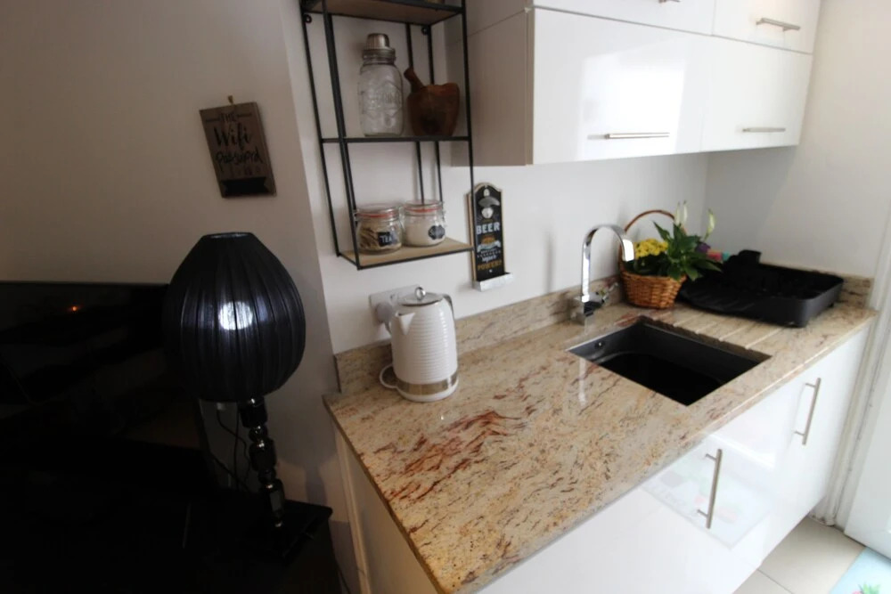 Beautiful Cosy 1 Bedroom Basement Apartment
