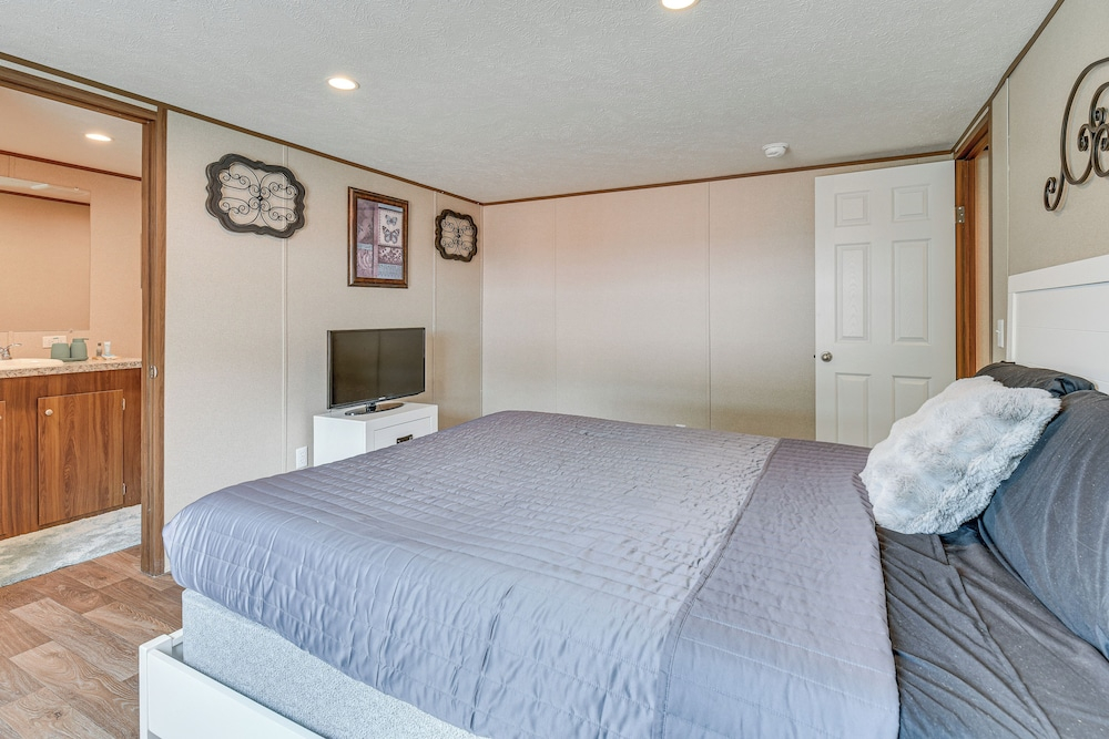 2 Mi to Ocean! Family-friendly Emerald Coast Haven