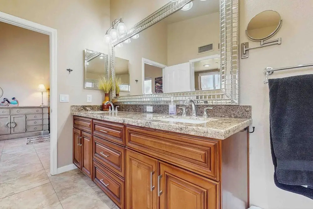 Private Pool, Yard & Pool Table! 'avondale Abode'