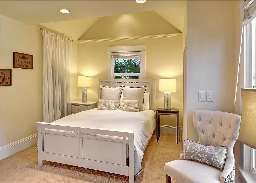 Fremont Oasis - Two Bedroom Home with Fireplace