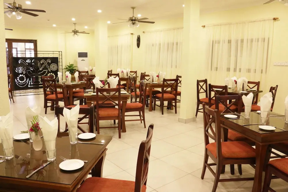 Coconut Grove Sakumono Hotel