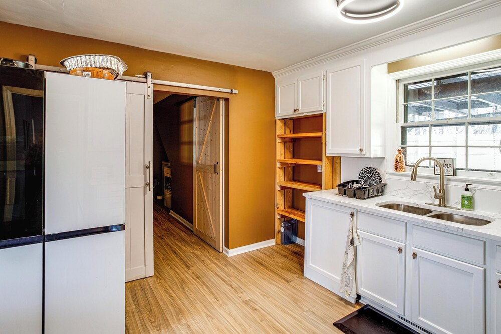 6 Mi to Lake Murray! Pet-friendly Haven w/ Yard