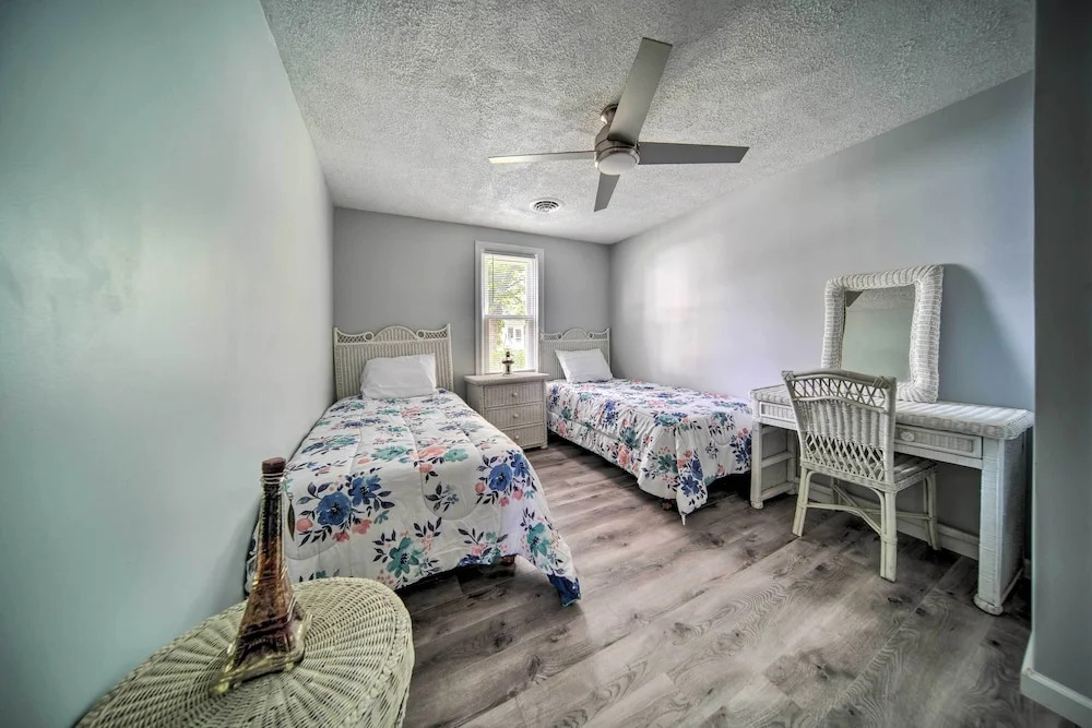 Spacious Geneva House < .5 Mi to The Strip!