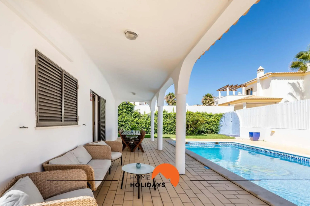 #072 Fantastic and Typical House with Pool and 3m Beach