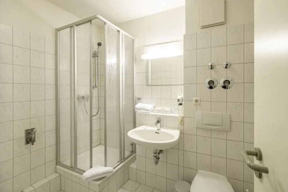 Hotel Rostock West im "Kritzmow Park"