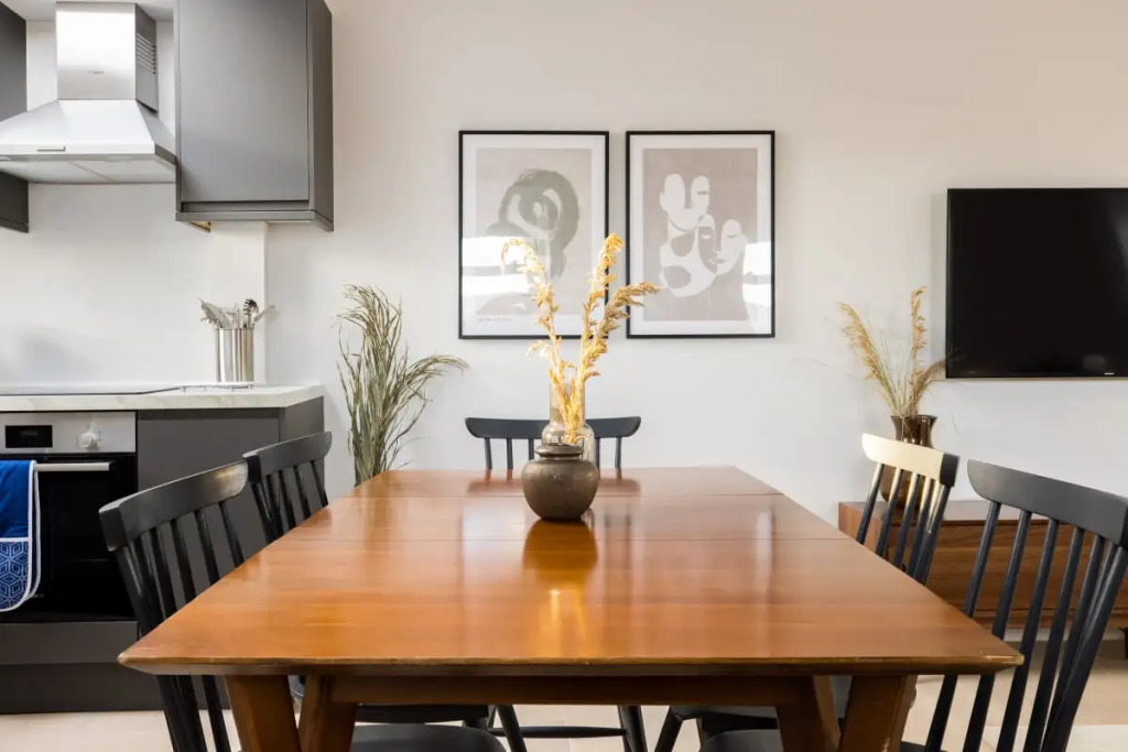 The Margravine Maisonette - Modern & Bright 2BDR Flat