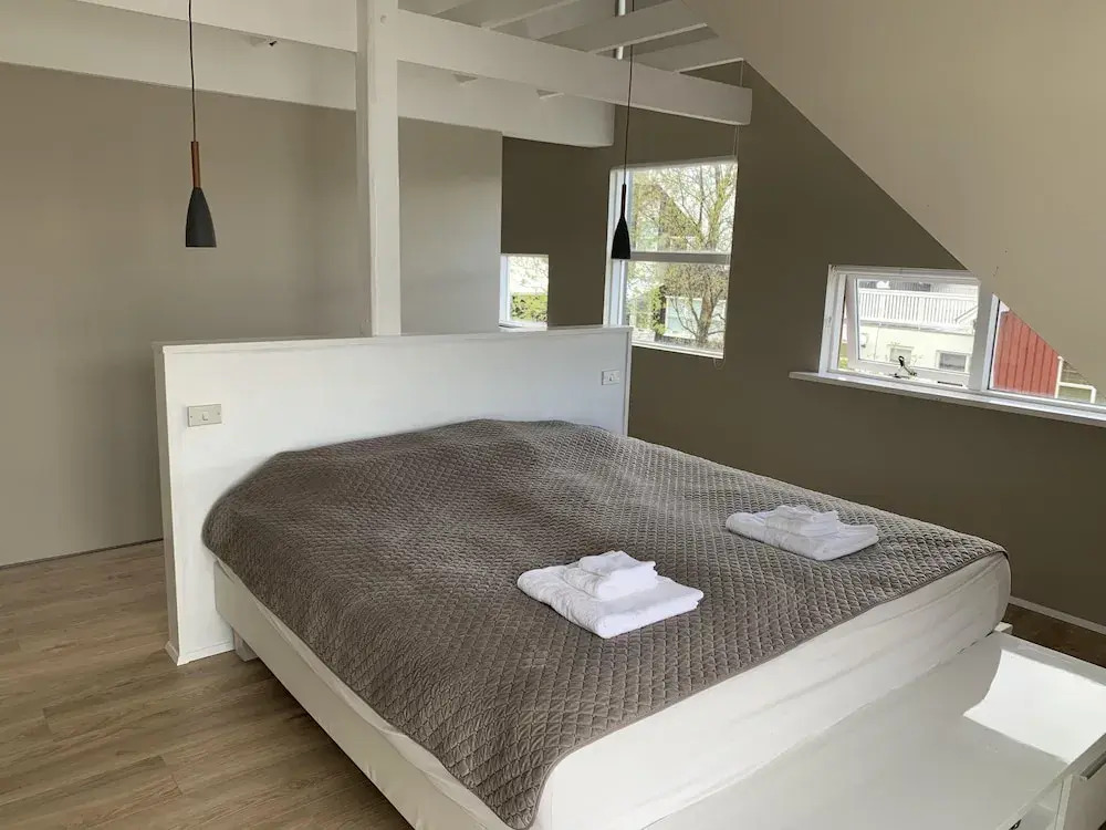 Great 8 Person House, Reykjavik, Free use of Car!