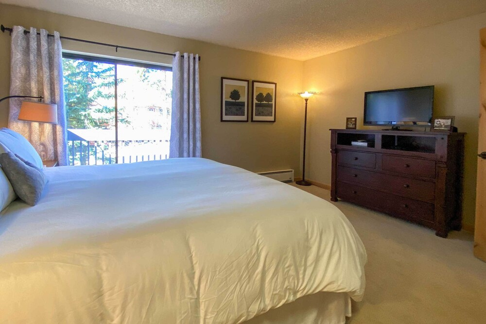 Park Place Deer Camp Condo: Ski-In, Walk To Main St, Lift