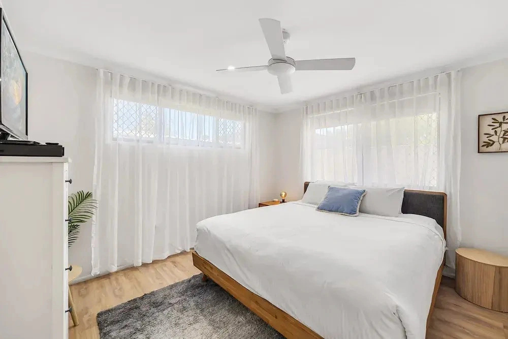 Family Home Near Cafes and Surf Beaches
