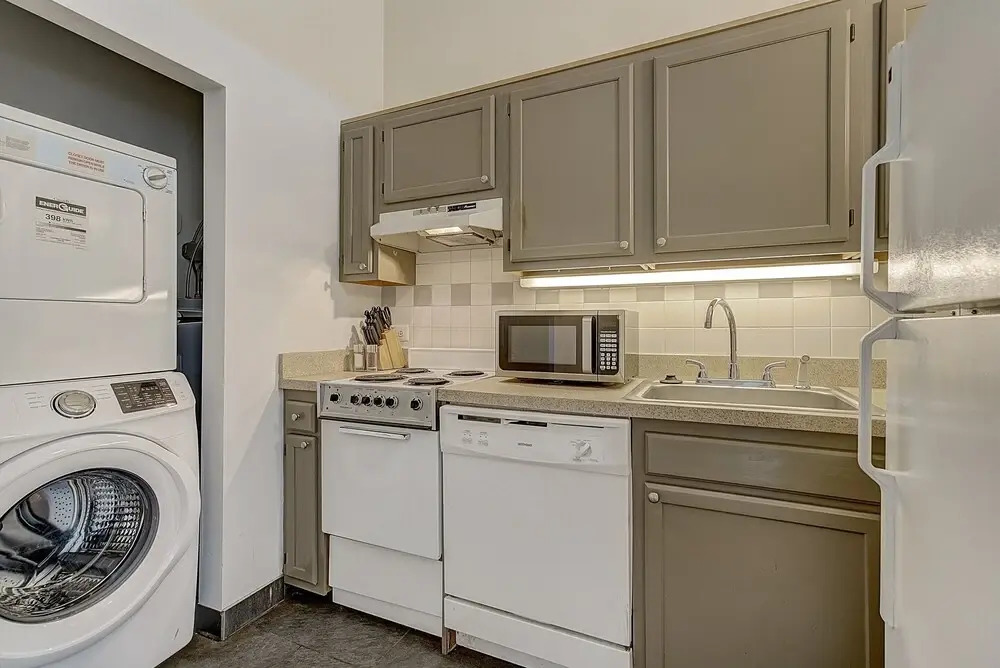 FRONTDESK The Cosmopolitan Apts Philadelphia
