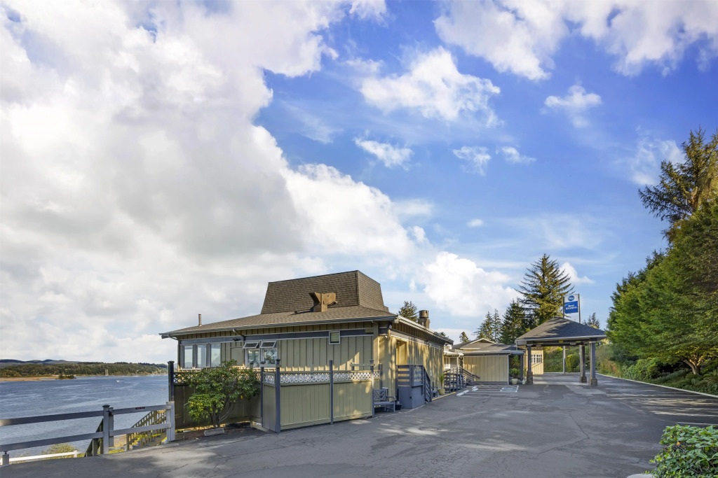 Best Western Pier Point Inn