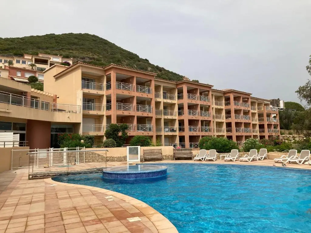 Appartement VAIANA avec piscine en bord de mer