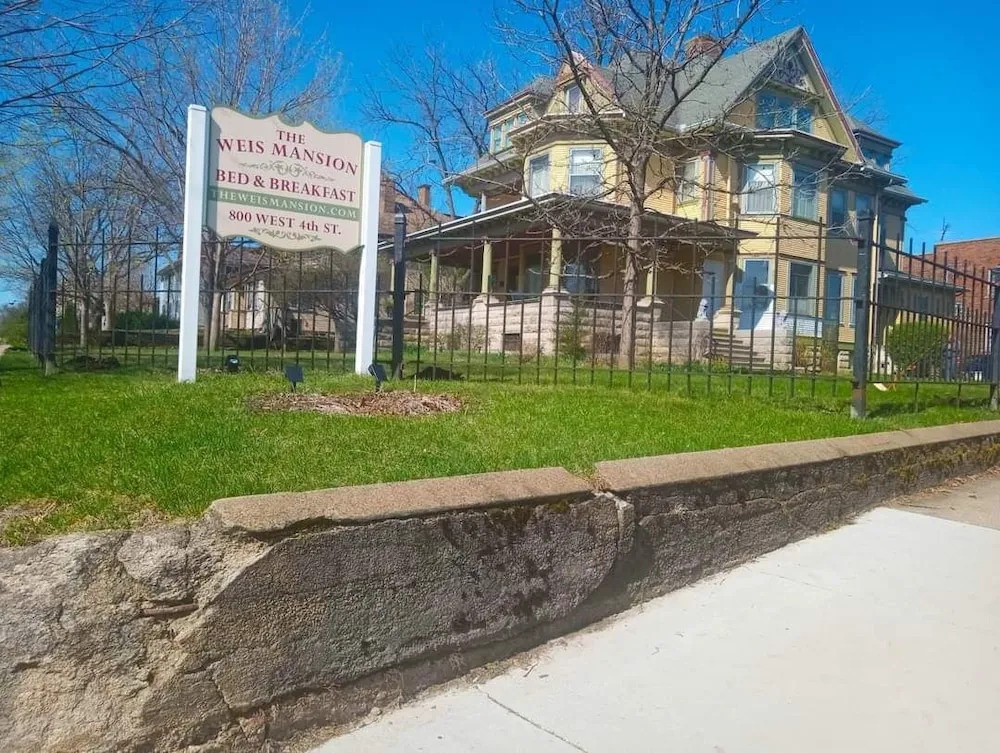 The Weis Mansion Bed and Breakfast