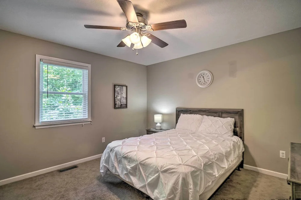 Peaceful Sevierville Home w/ Private Hot Tub!