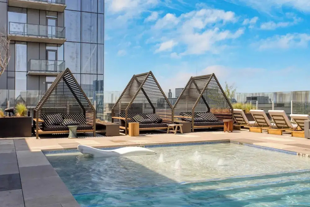 Sleeps 16 Brand New Austin High Rise w/ Rooftop Pool, Gym, Yoga Studio & More!