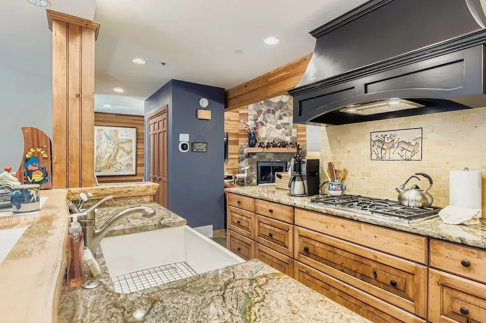 1763 Lakeside Getaway At Deer Valley! 3 Bedroom Home