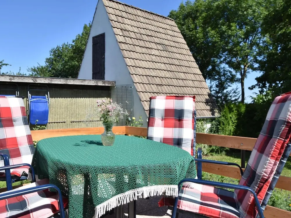 Quaint Apartment in Pepelow near Sea