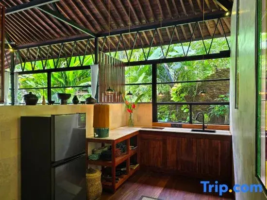 Joglo 4 Villa Mahadevi with Pool - Jungle near Ubud