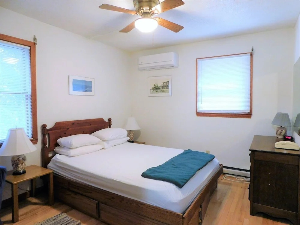 Neaptide 3 Bedrooms 2 Bathrooms Cabin