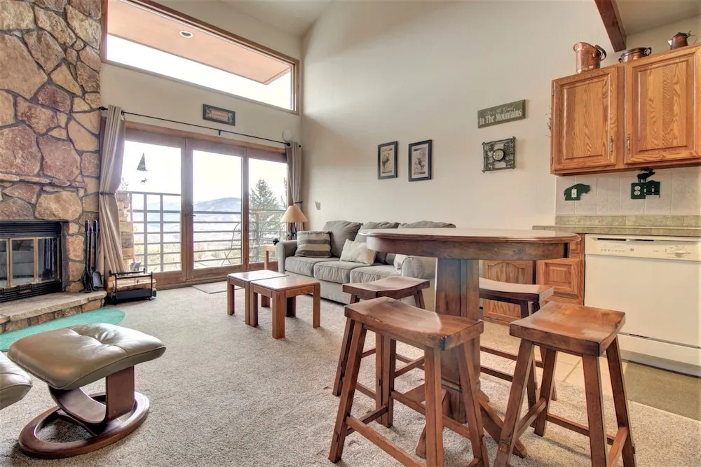 Dd402e Buffalo Village Studio 1 Bedroom Condo by RedAwning
