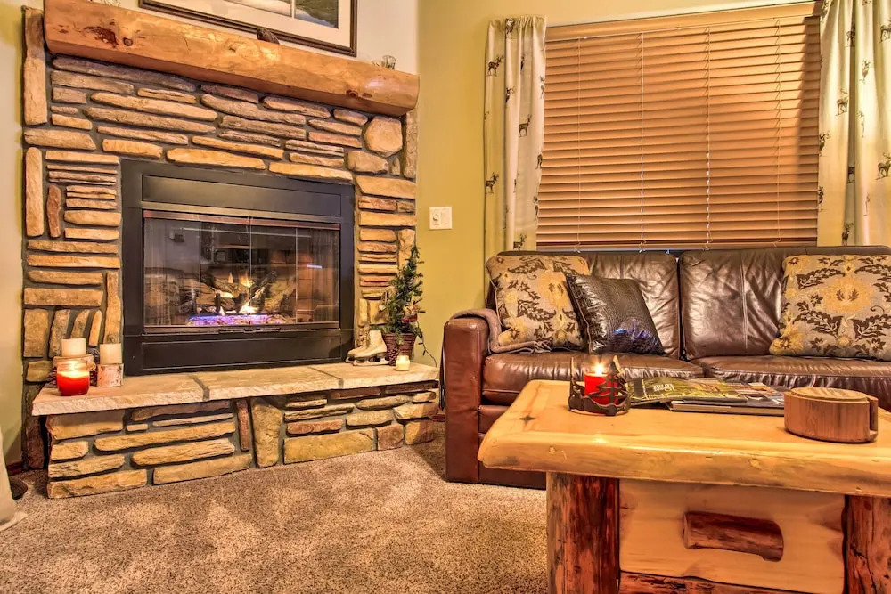 3 Mi to Fool Hollow Lake: Romantic Show Low Cabin