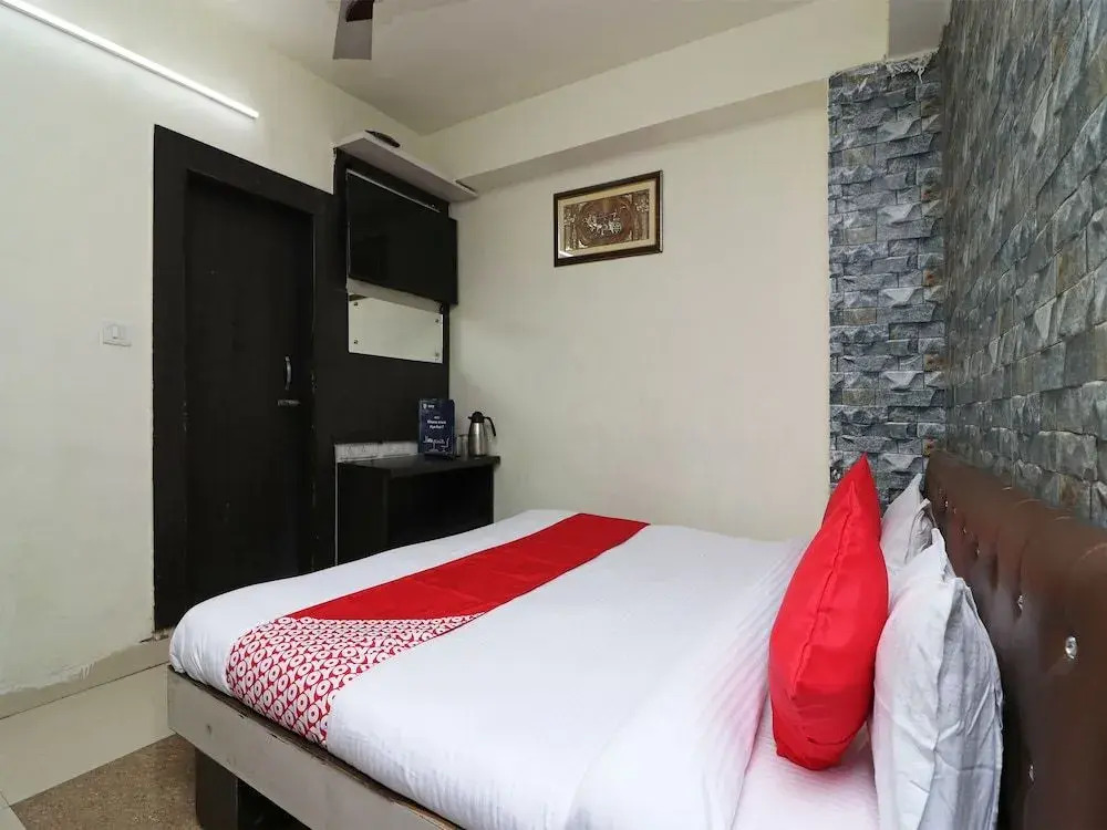 OYO 8219 Hotel Manan