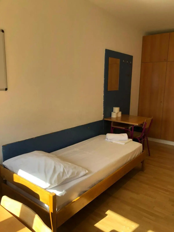 Split Summer Budget Rooms