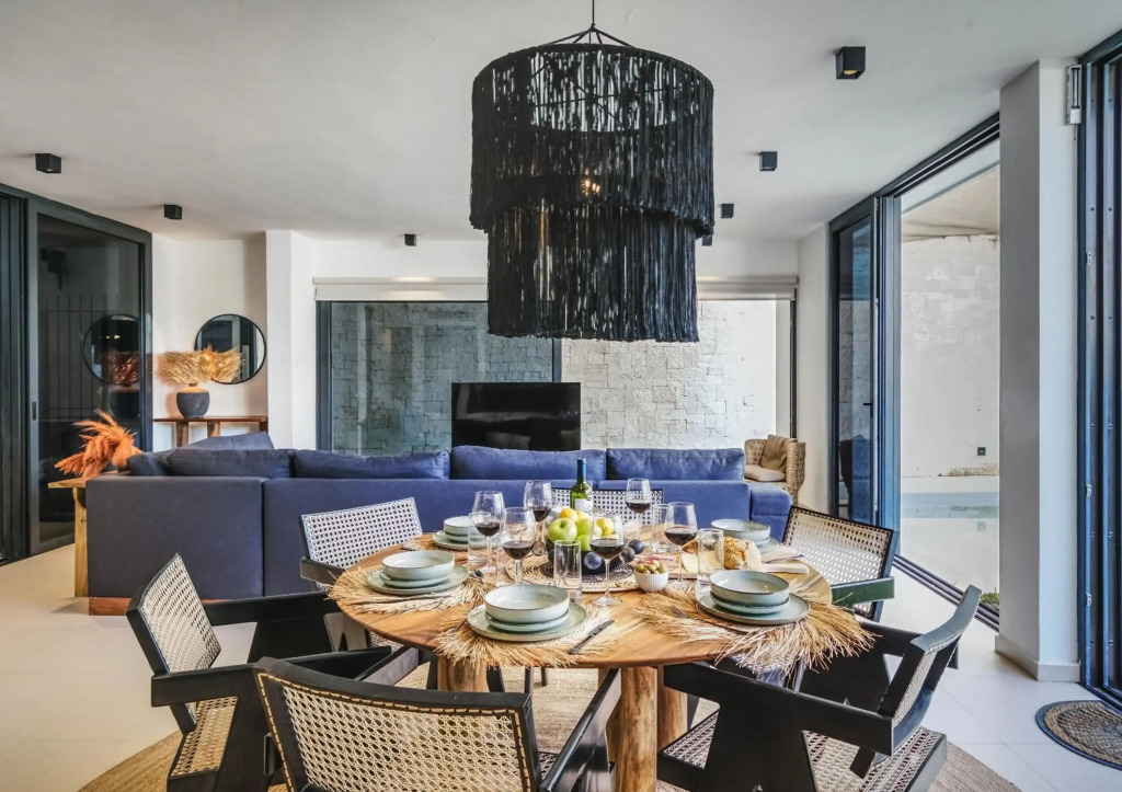 Modern 2BDR with Private Pool, Freestanding Bathtub and Views