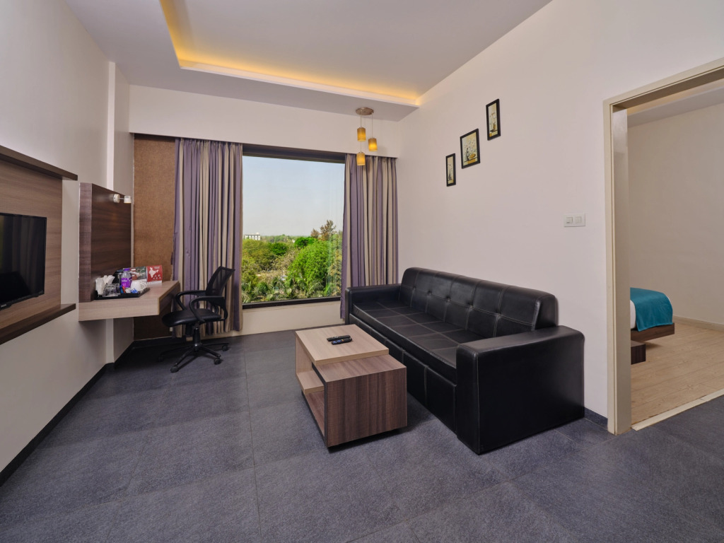 Pride Biznotel Manjusar Vadodara Near Sokhda Lake