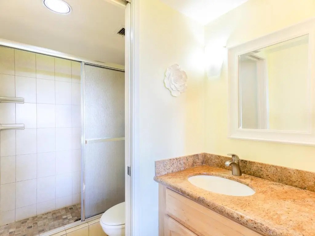 Maui Banyan T-305 - Ocean View Beach Condo for 10
